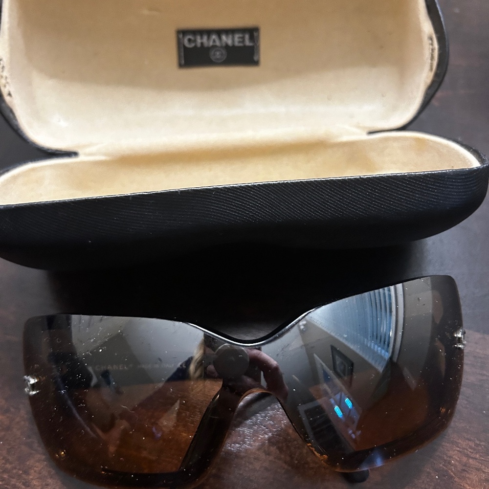 Chanel Sunglasses Vintage 2000's, 5065 c 501/18 120